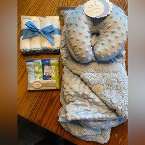 NWT. Baby Blue Minky/Sherpa blanket Set